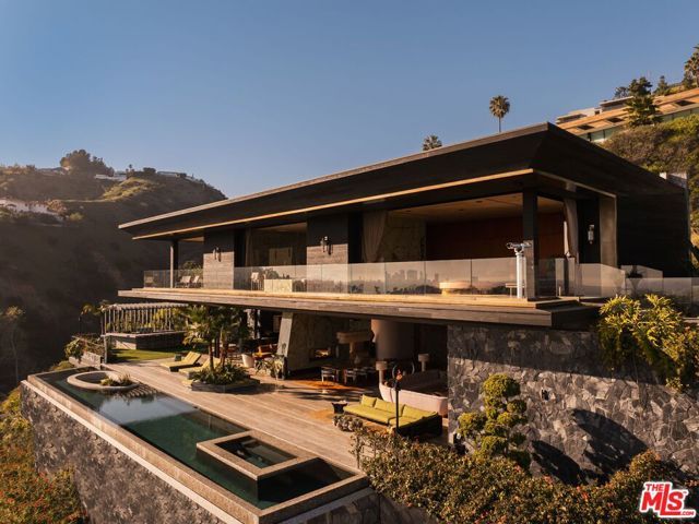 1851 N Stanley Avenue, Los Angeles, CA 90046