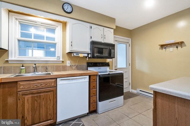 2275 IRMA DR, Allentown, PA 18109