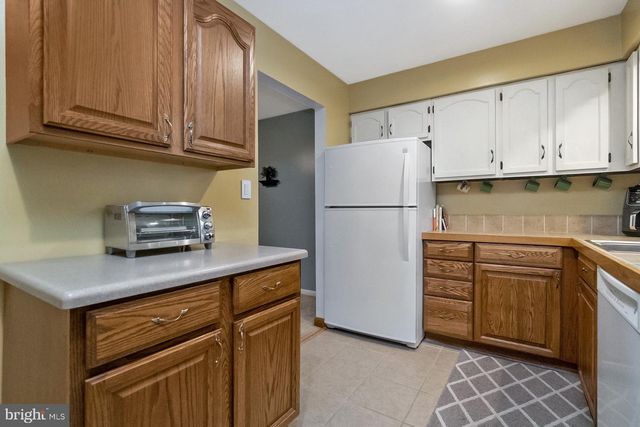 2275 IRMA DR, Allentown, PA 18109