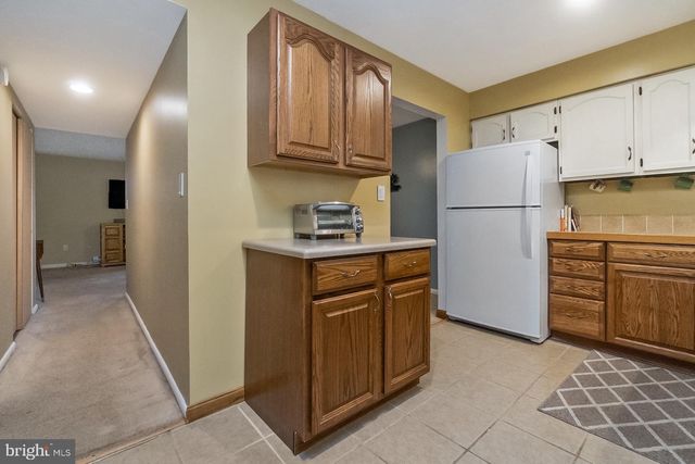 2275 IRMA DR, Allentown, PA 18109