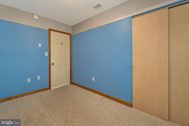 2275 IRMA DR, Allentown, PA 18109