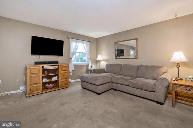 2275 IRMA DR, Allentown, PA 18109