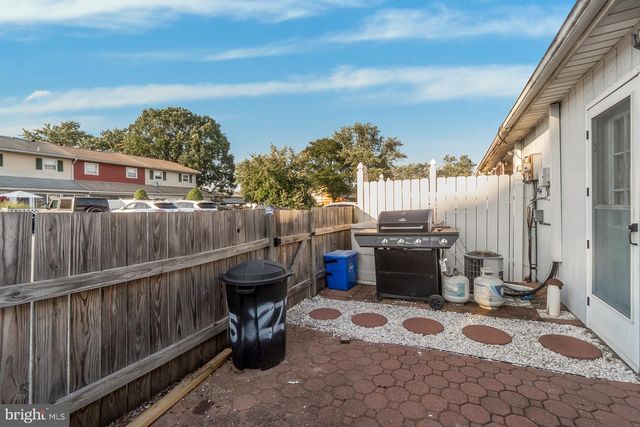 2275 IRMA DR, Allentown, PA 18109
