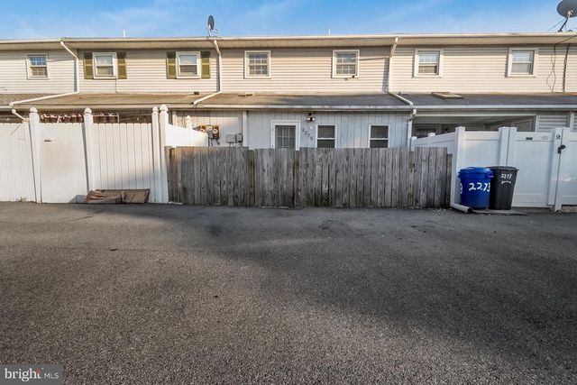 2275 IRMA DR, Allentown, PA 18109