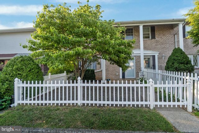 2275 IRMA DR, Allentown, PA 18109