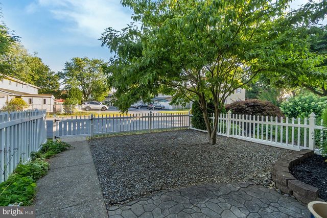 2275 IRMA DR, Allentown, PA 18109