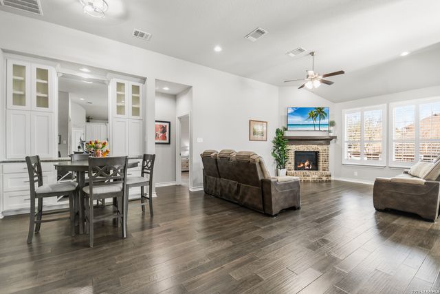 106 Dry Creek, Boerne, TX 78006