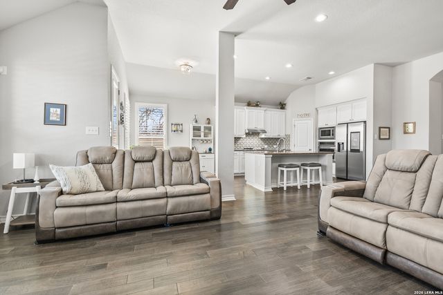 106 Dry Creek, Boerne, TX 78006