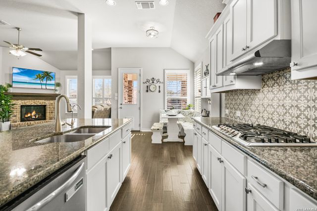 106 Dry Creek, Boerne, TX 78006