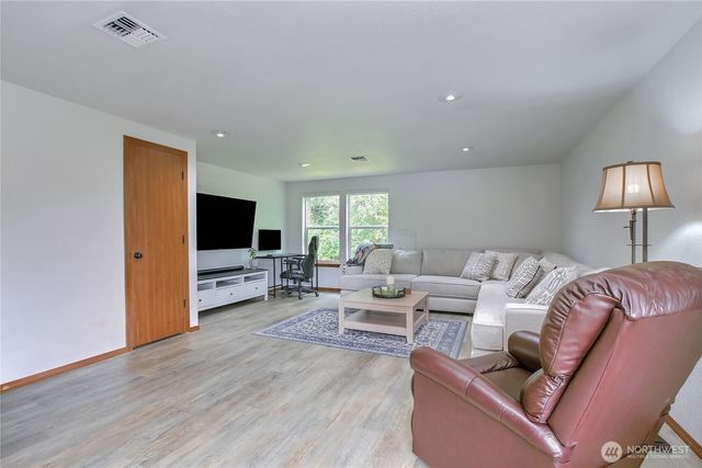 15611 SE 322nd Place, Auburn, WA 98092