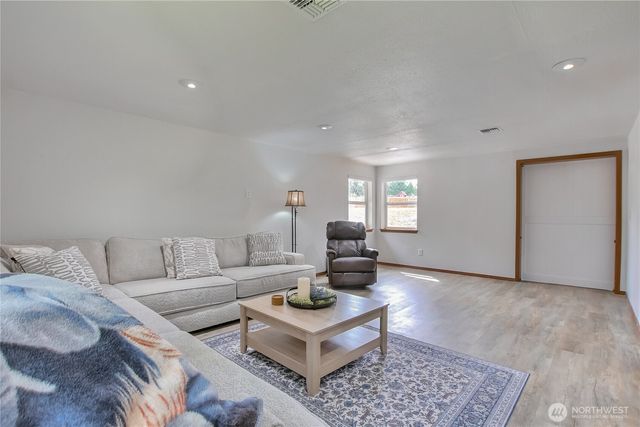 15611 SE 322nd Place, Auburn, WA 98092