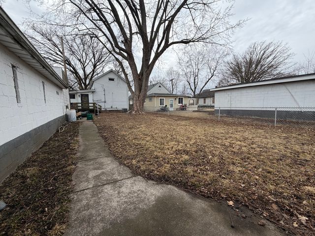 1208 W Church Street, Urbana, IL 61801