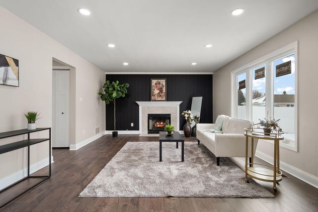 1243 Center Ross Road, Crown Point, IN 46307