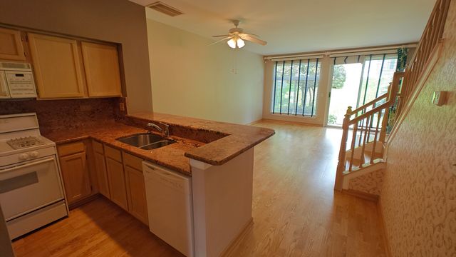 1052 Hinswood Drive, Darien, IL 60561