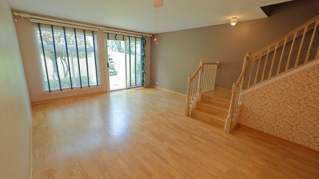 1052 Hinswood Drive, Darien, IL 60561