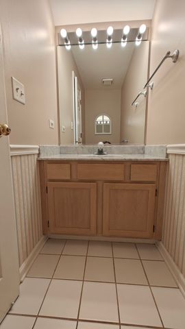 1052 Hinswood Drive, Darien, IL 60561