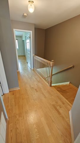 1052 Hinswood Drive, Darien, IL 60561