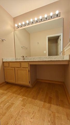 1052 Hinswood Drive, Darien, IL 60561