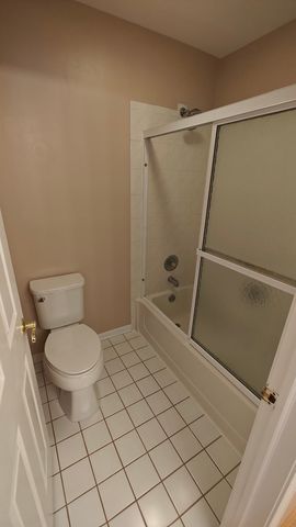 1052 Hinswood Drive, Darien, IL 60561