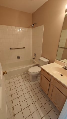 1052 Hinswood Drive, Darien, IL 60561