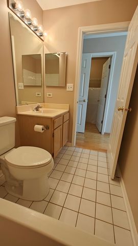 1052 Hinswood Drive, Darien, IL 60561