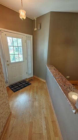 1052 Hinswood Drive, Darien, IL 60561