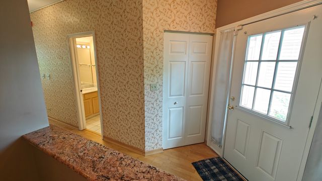 1052 Hinswood Drive, Darien, IL 60561