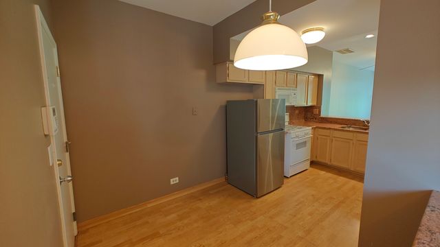 1052 Hinswood Drive, Darien, IL 60561
