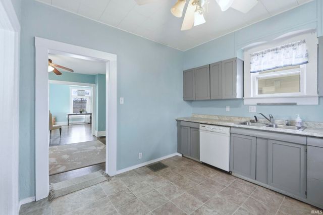 905 Crescent Avenue, Fort Wayne, FL 46805