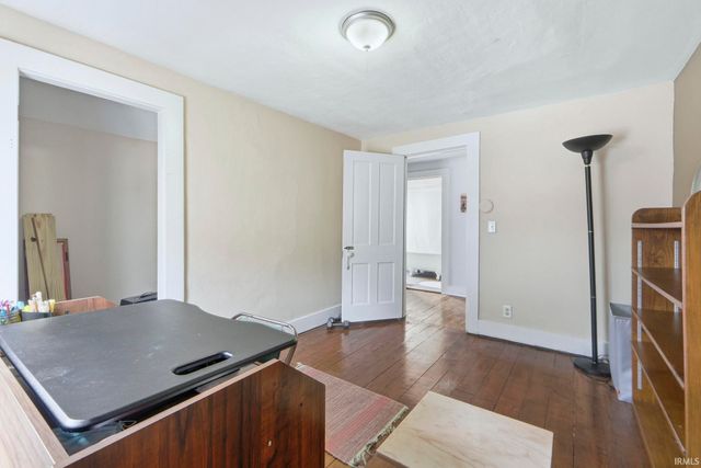 905 Crescent Avenue, Fort Wayne, FL 46805