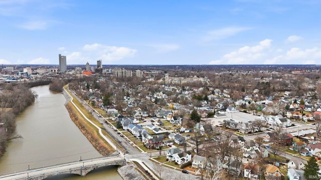 905 Crescent Avenue, Fort Wayne, FL 46805