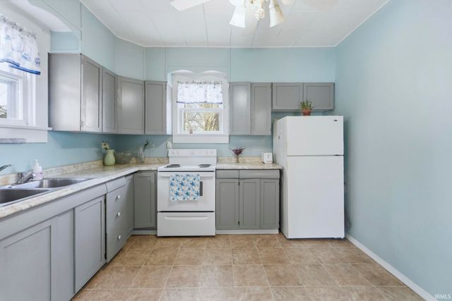 905 Crescent Avenue, Fort Wayne, FL 46805