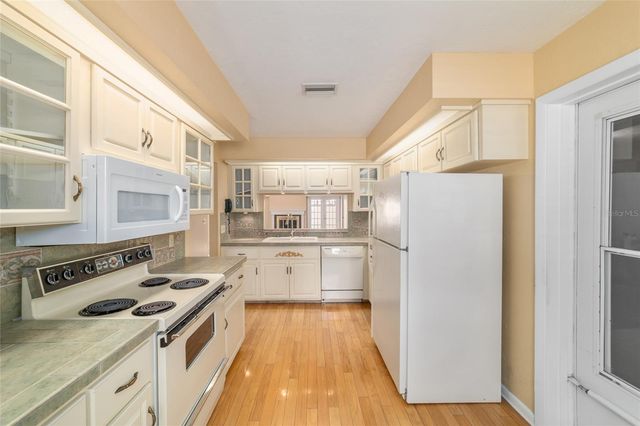 1927 SE 37TH COURT CIRCLE, Ocala, FL 34471