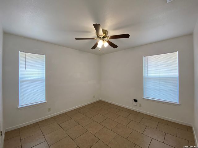 1207 & 1209 W GOODWIN ST, Pleasanton, TX 78064