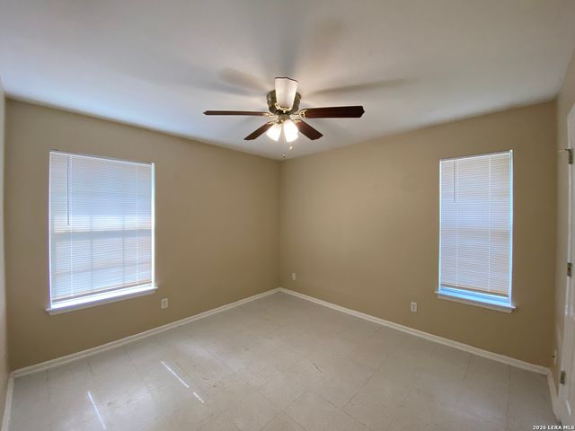 1207 & 1209 W GOODWIN ST, Pleasanton, TX 78064