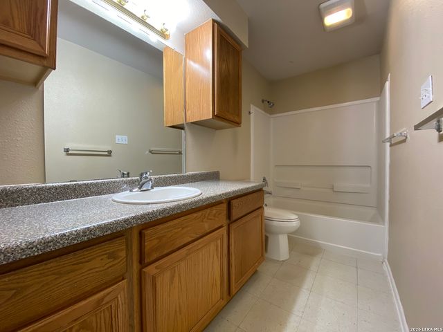 1207 & 1209 W GOODWIN ST, Pleasanton, TX 78064