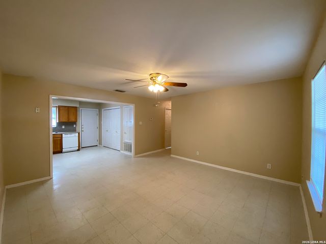 1207 & 1209 W GOODWIN ST, Pleasanton, TX 78064