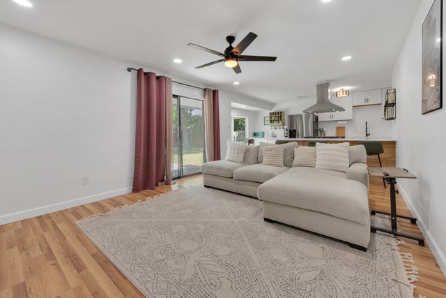 821 Lovers Lane, Grapevine, TX 76051