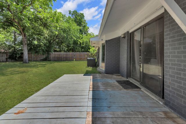 821 Lovers Lane, Grapevine, TX 76051
