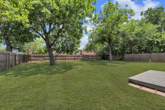 821 Lovers Lane, Grapevine, TX 76051