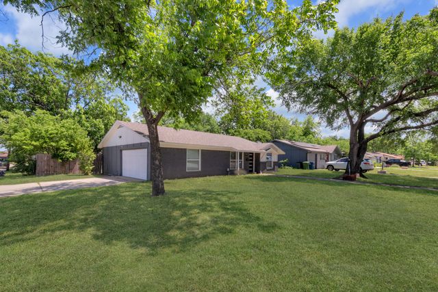 821 Lovers Lane, Grapevine, TX 76051