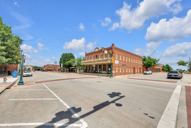 821 Lovers Lane, Grapevine, TX 76051