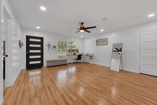 821 Lovers Lane, Grapevine, TX 76051