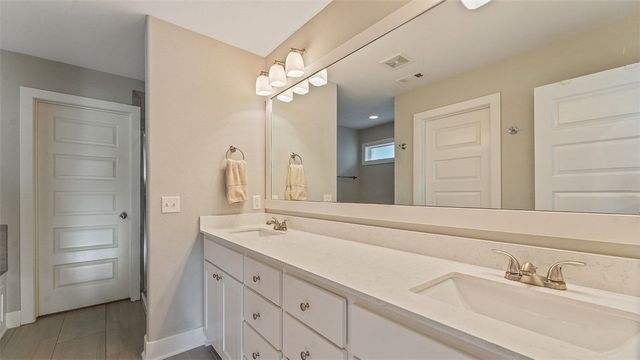 2733 N Grey Squirrel Drive, Fayetteville, AR 72704
