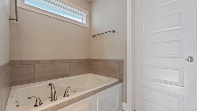 2733 N Grey Squirrel Drive, Fayetteville, AR 72704
