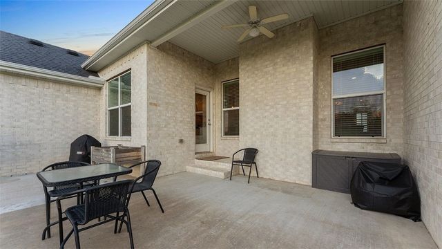 2733 N Grey Squirrel Drive, Fayetteville, AR 72704