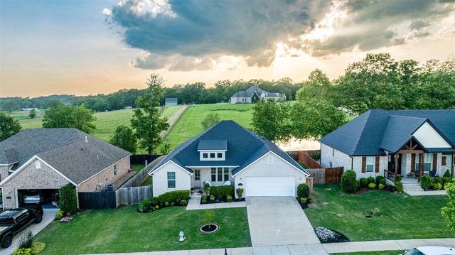2733 N Grey Squirrel Drive, Fayetteville, AR 72704