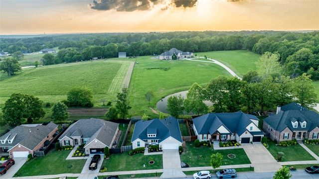 2733 N Grey Squirrel Drive, Fayetteville, AR 72704