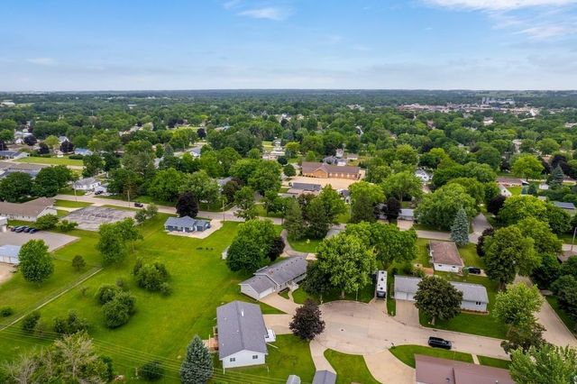 2 Riden Circle, Charles City, IA 50616