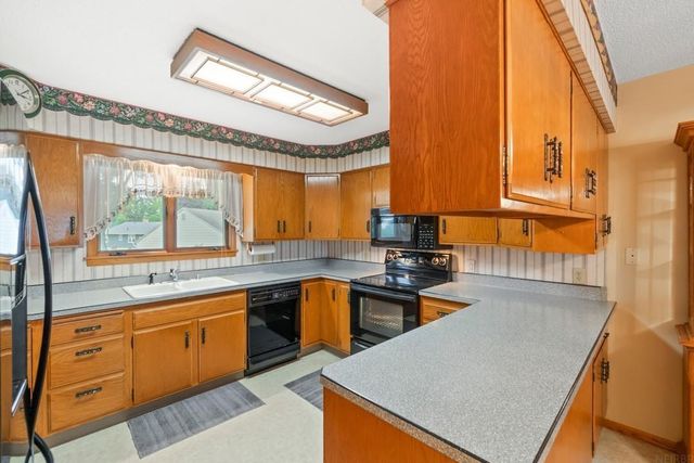 2 Riden Circle, Charles City, IA 50616